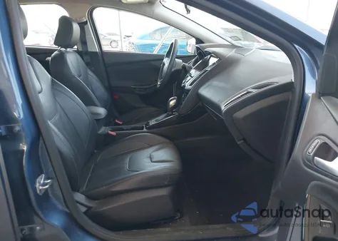 2018 Ford Focus Titanium z USA, uszkodzony, nr VIN 1FADP3N21JL230788